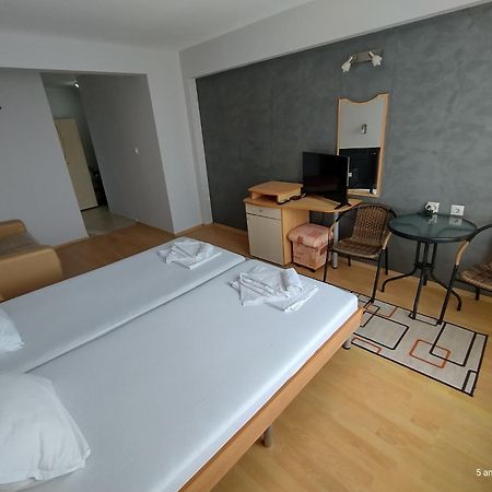 Family Hotel Coral Sozopol Ngoại thất bức ảnh